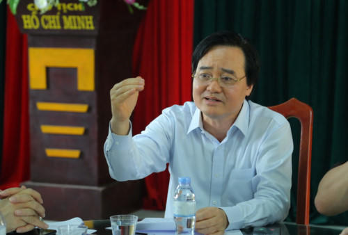 Bộ trưởng Phùng Xuân Nhạ yêu cầu xử lý nghiêm khắc vụ nữ sinh bị đánh hội đồng ở Hưng Yên