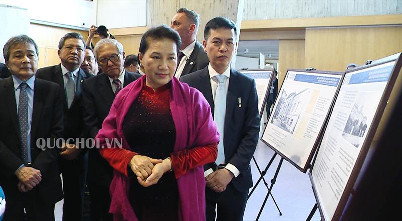 Chủ tịch Quốc hội Nguyễn Thị Kim Ngân gặp cộng đồng người Việt Nam tại Pháp