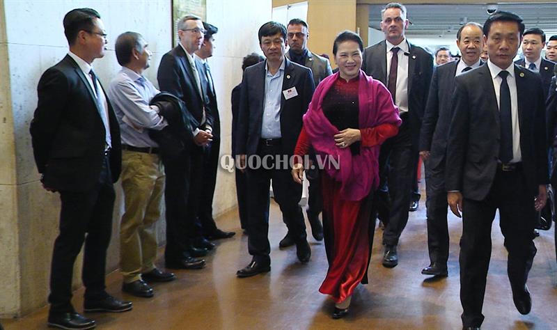 Chủ tịch Quốc hội Nguyễn Thị Kim Ngân gặp cộng đồng người Việt Nam tại Pháp