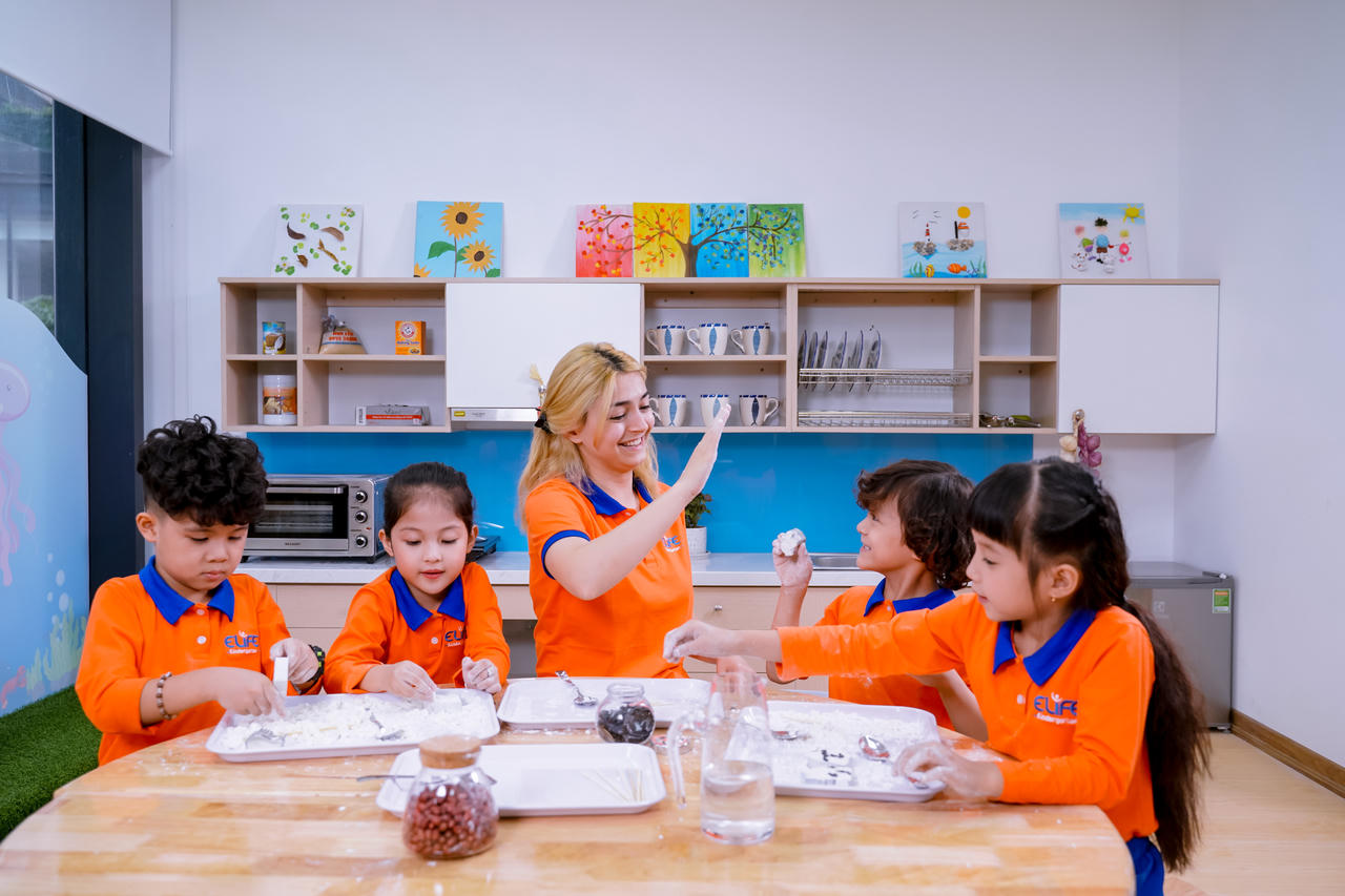 Bà Dương Thị Bích Hạnh, Giám đốc Hệ thống giáo dục E-Life và tâm huyết với sự nghiệp giáo dục mầm non