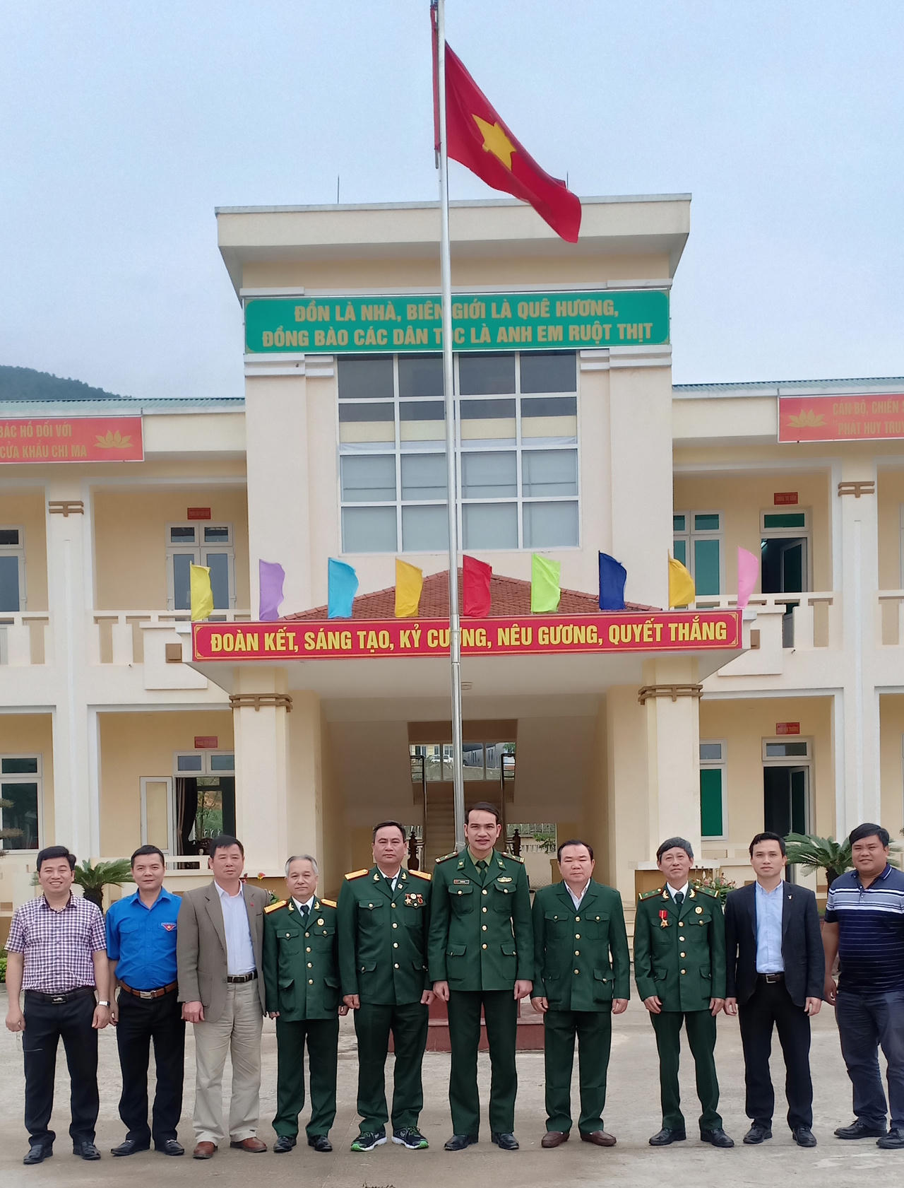 Hội cựu chiến binh cơ quan Bộ Tư pháp  và Đoàn thanh niên Bộ Tư pháp về thăm chiến trường xưa tại tỉnh Lạng Sơn