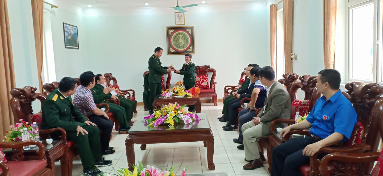 Hội cựu chiến binh cơ quan Bộ Tư pháp  và Đoàn thanh niên Bộ Tư pháp về thăm chiến trường xưa tại tỉnh Lạng Sơn