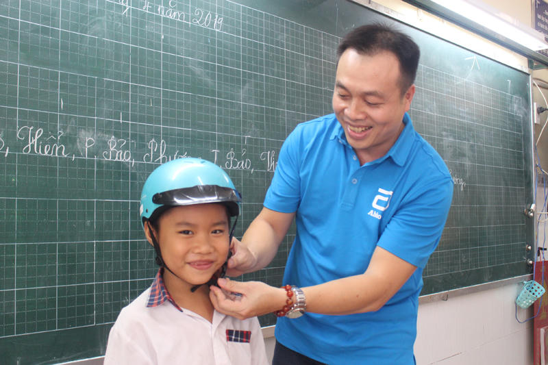 Abbott tiếp tục đồng hành với Dự án Mũ bảo hiểm đạt chuẩn cho gia đình vì sự an toàn và sức khỏe cho trẻ em 