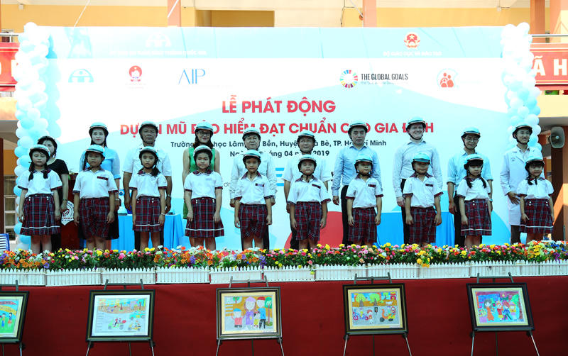 Abbott tiếp tục đồng hành với Dự án Mũ bảo hiểm đạt chuẩn cho gia đình vì sự an toàn và sức khỏe cho trẻ em 