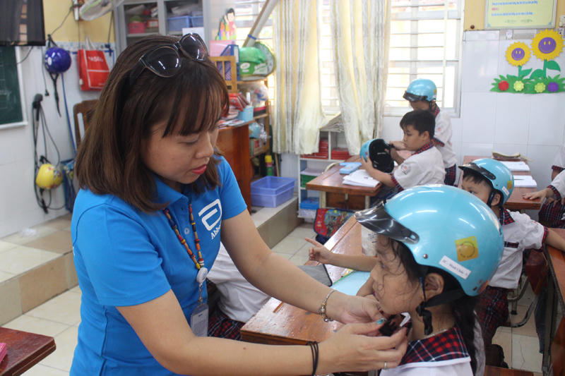 Abbott tiếp tục đồng hành với Dự án Mũ bảo hiểm đạt chuẩn cho gia đình vì sự an toàn và sức khỏe cho trẻ em 