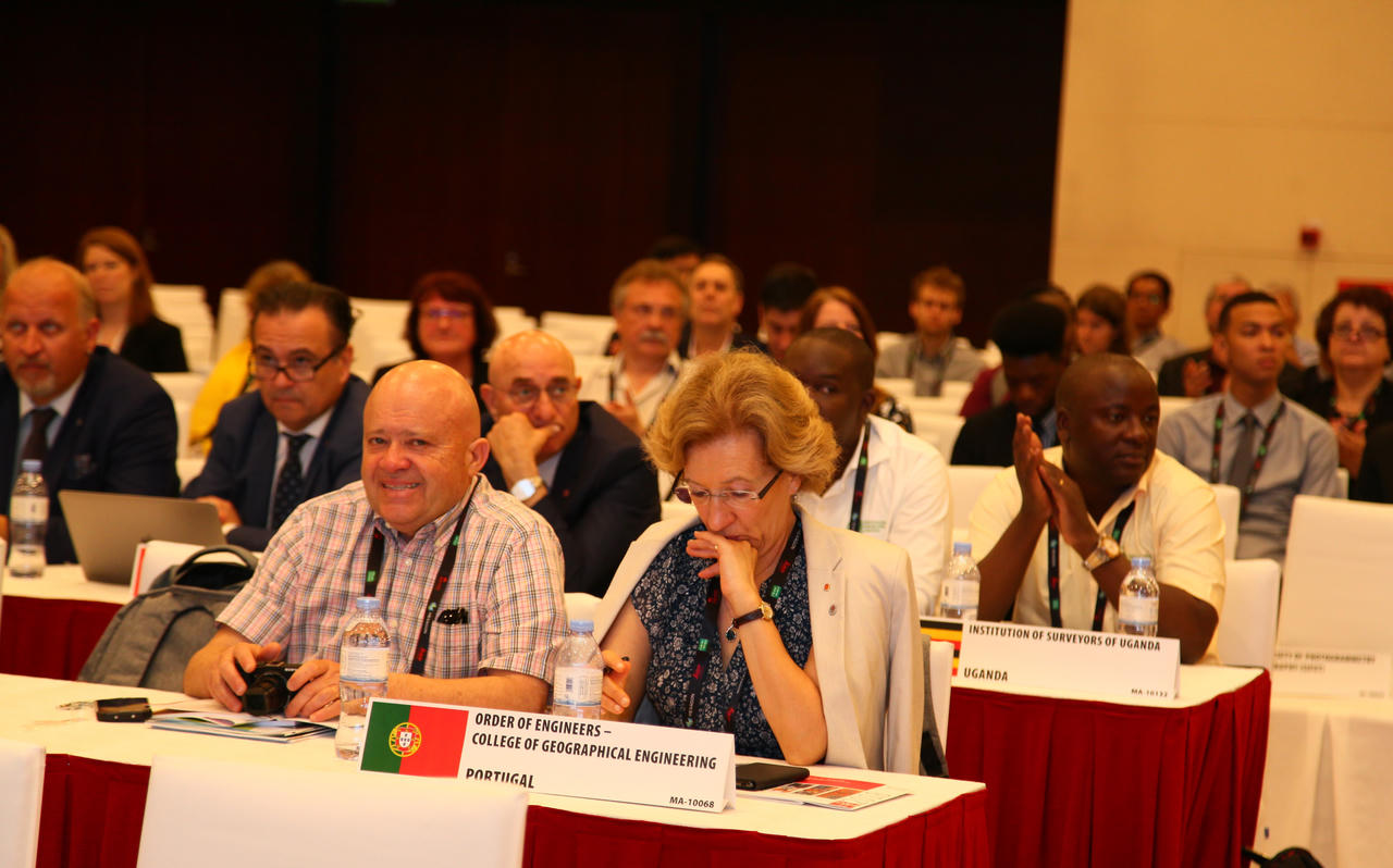 TH true WATER được chọn là đồ uống chính thức đồng hành cùng các chuyên gia trắc địa thế giới tại FIG