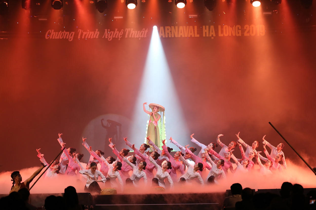 Carnaval Hạ Long 2019: Đêm nghệ thuật rực rỡ sắc màu bên bờ di sản 