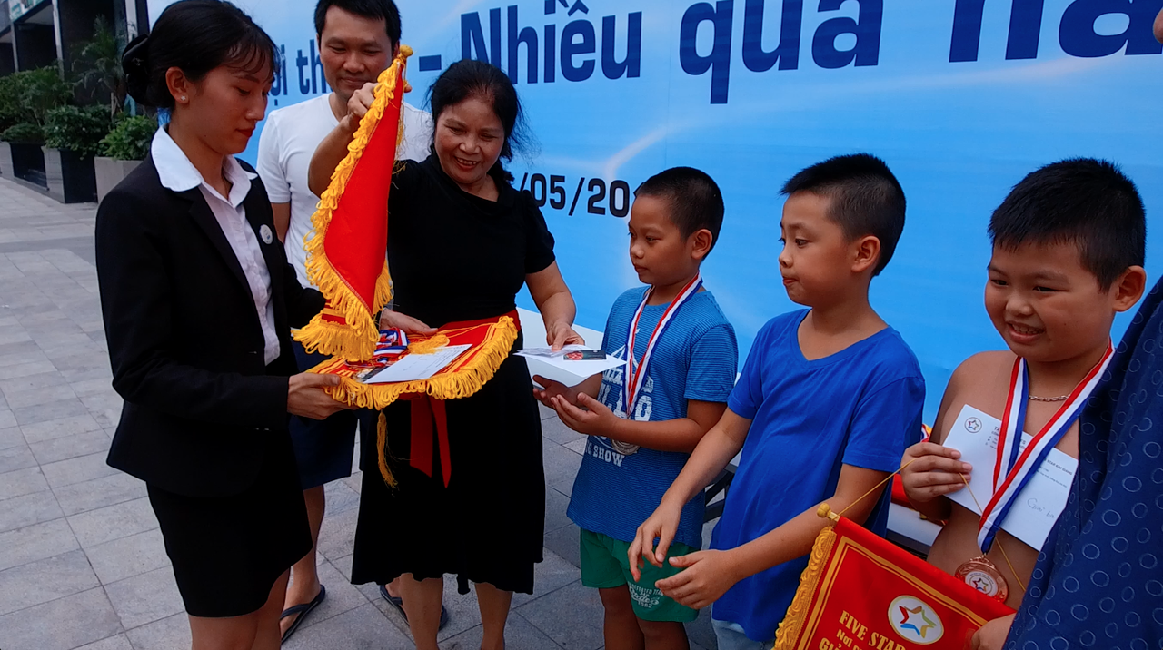 Sôi nổi Giải bơi Cư dân nhí Five Star Garden 2019