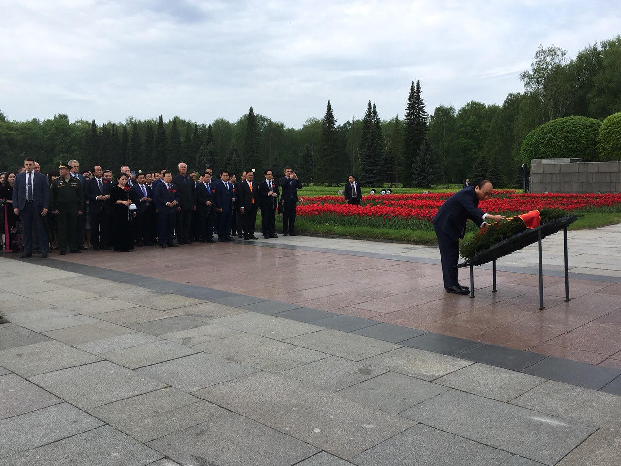 Thủ tướng thăm một số ‘địa chỉ đỏ’ tại Saint Petersburg