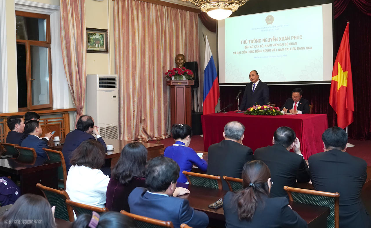 Thủ tướng gặp Quyền Thống đốc Saint Petersburg