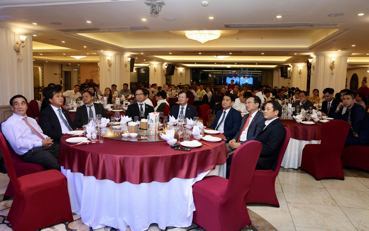 Phó Thủ tướng Trịnh Đình Dũng gặp gỡ doanh nghiệp Việt Nam tại Nga