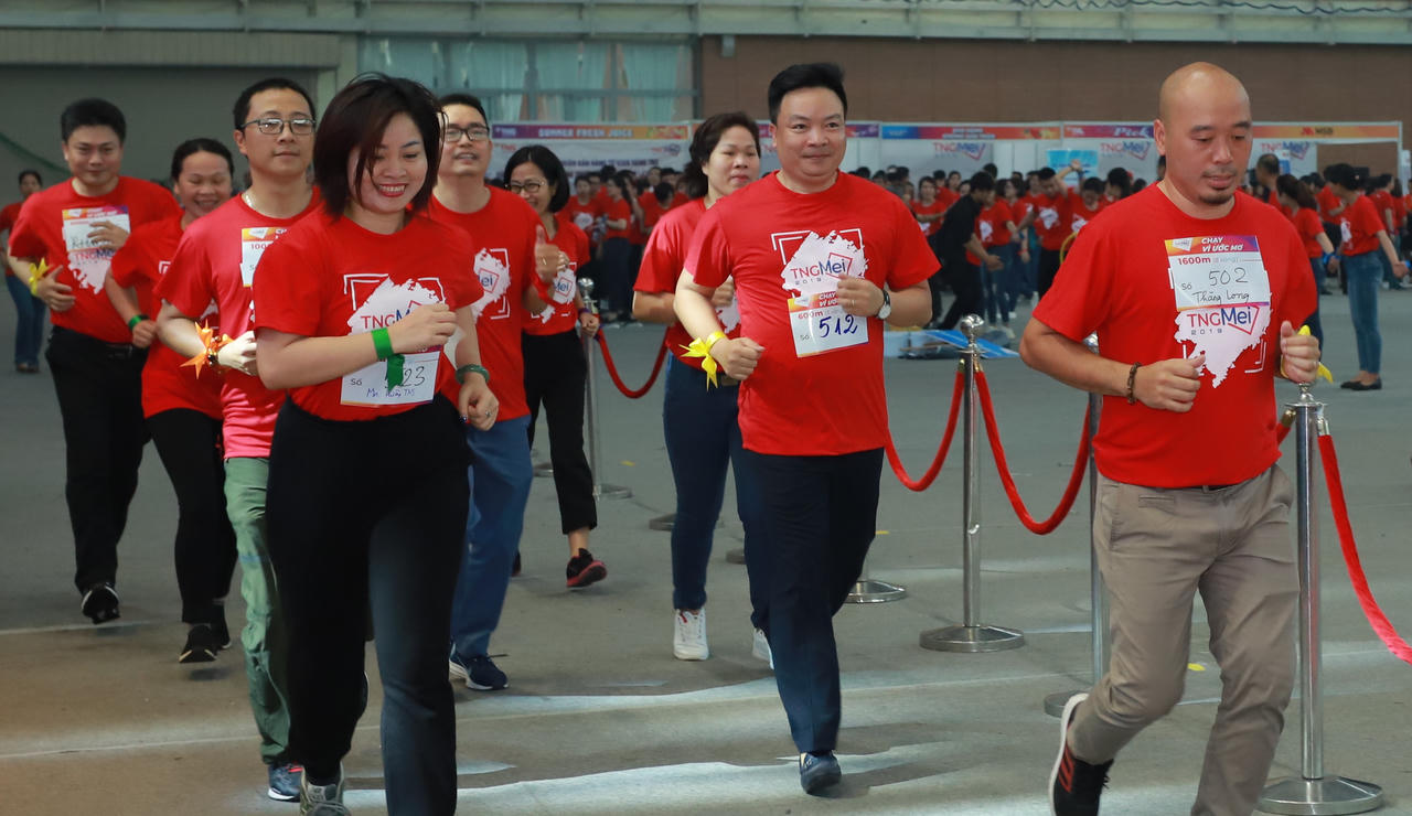 Cán bộ nhân viên tập đoàn TNG Holdings Vietnam gây quỹ xây trường học cho trẻ em vùng cao 