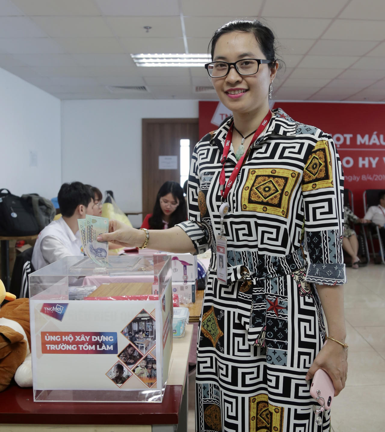 Cán bộ nhân viên tập đoàn TNG Holdings Vietnam gây quỹ xây trường học cho trẻ em vùng cao 