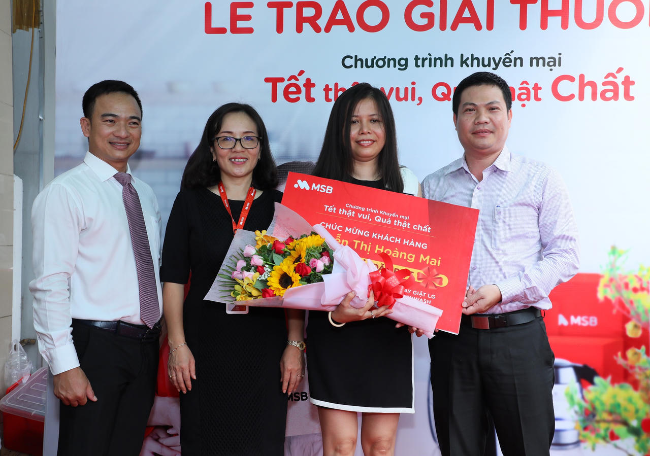 MSB trao thưởng cho khách hàng trúng giải đặc biệt Chương trình “Tết thật vui – Quà thật chất”
