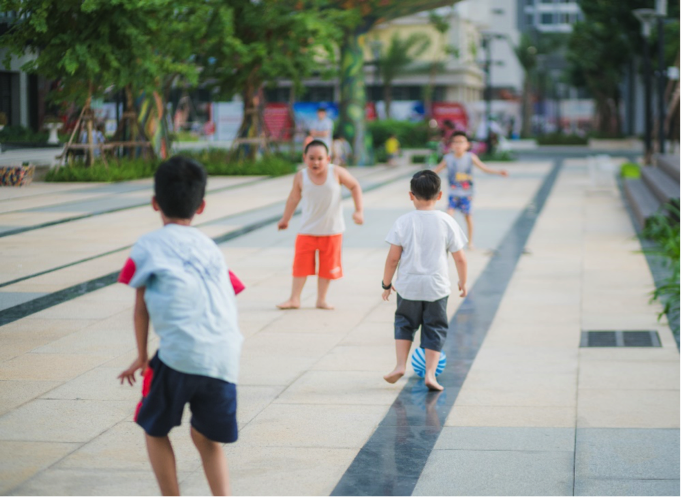 Hè rồi, đừng nhốt con trong nhà ba mẹ ơi!