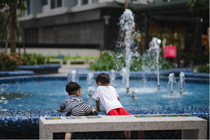 Hè rồi, đừng nhốt con trong nhà ba mẹ ơi!