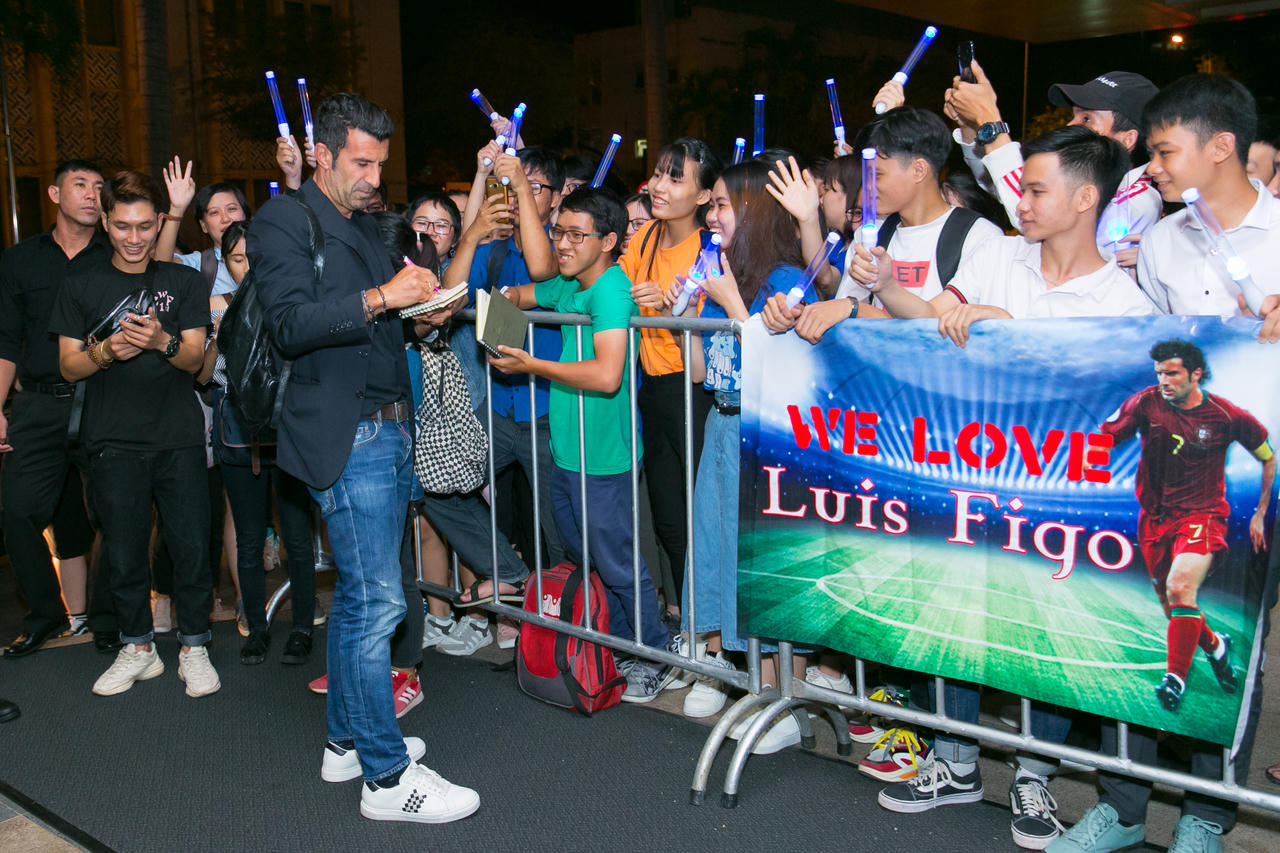 Luis Figo đã đặt chân đến Việt Nam, sẵn sàng cho chuỗi hoạt động Tiger Street Football 2019
