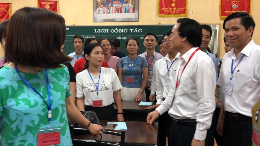 Bộ trưởng Phùng Xuân Nhạ đi lại như con thoi để đôn đốc sát sao kỳ thi THPT Quốc gia