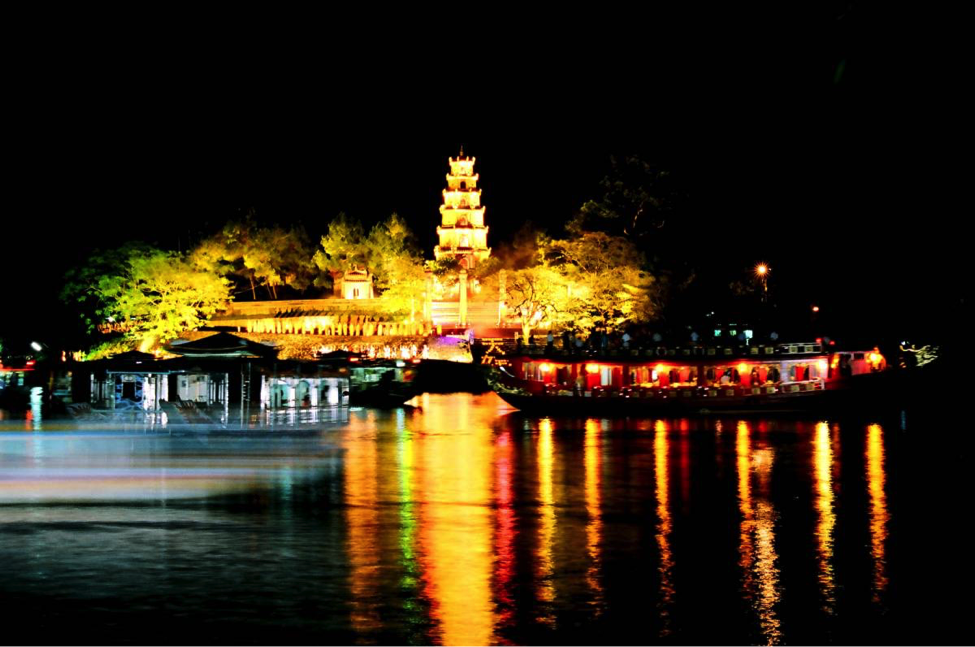 Cùng hội chị em trở về thanh xuân tại Ana Mandara Huế