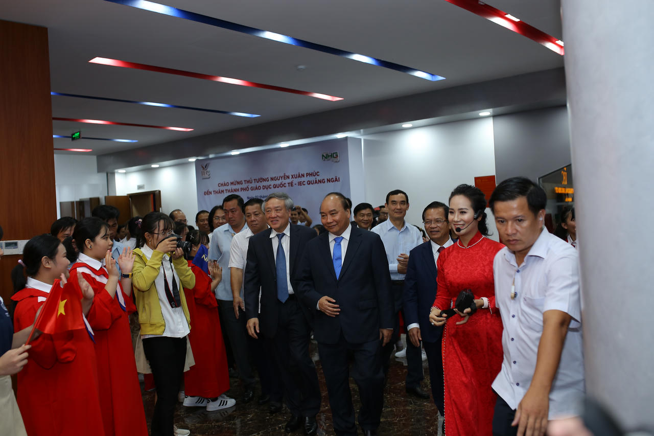 Thủ tướng Nguyễn Xuân Phúc ấn tượng với Thành phố giáo dục quốc tế đầu tiên tại Việt Nam 