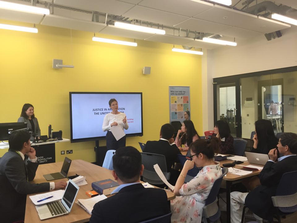 Đoàn cán bộ Bộ Tư pháp bắt đầu chuyến học tập, nghiên cứu tại Đại học Metropolitan, Vương quốc Anh