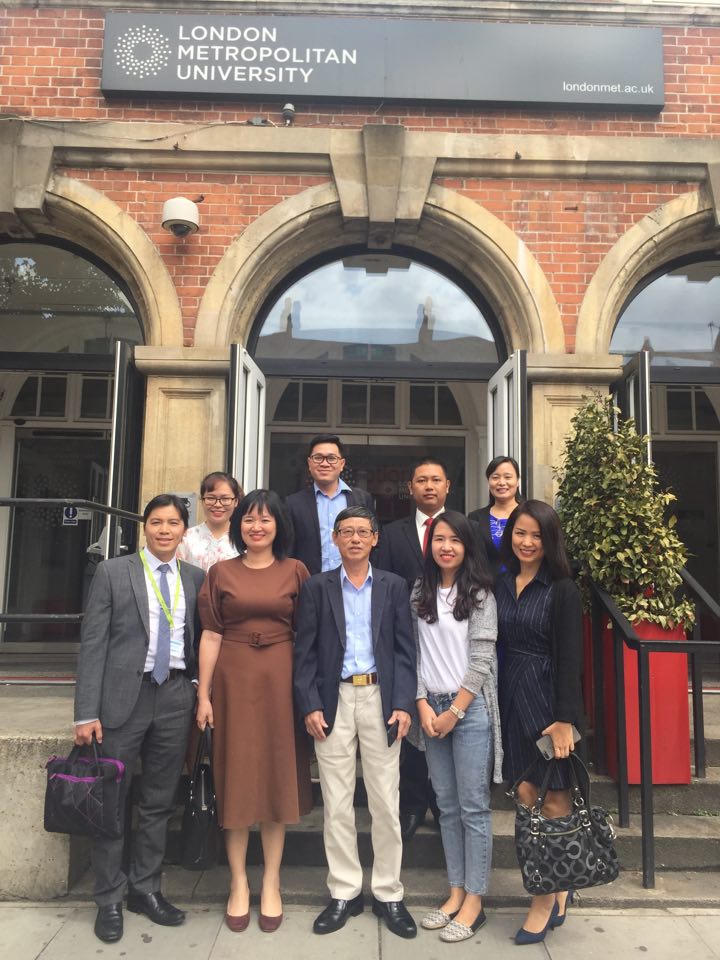 Đoàn cán bộ Bộ Tư pháp bắt đầu chuyến học tập, nghiên cứu tại Đại học Metropolitan, Vương quốc Anh
