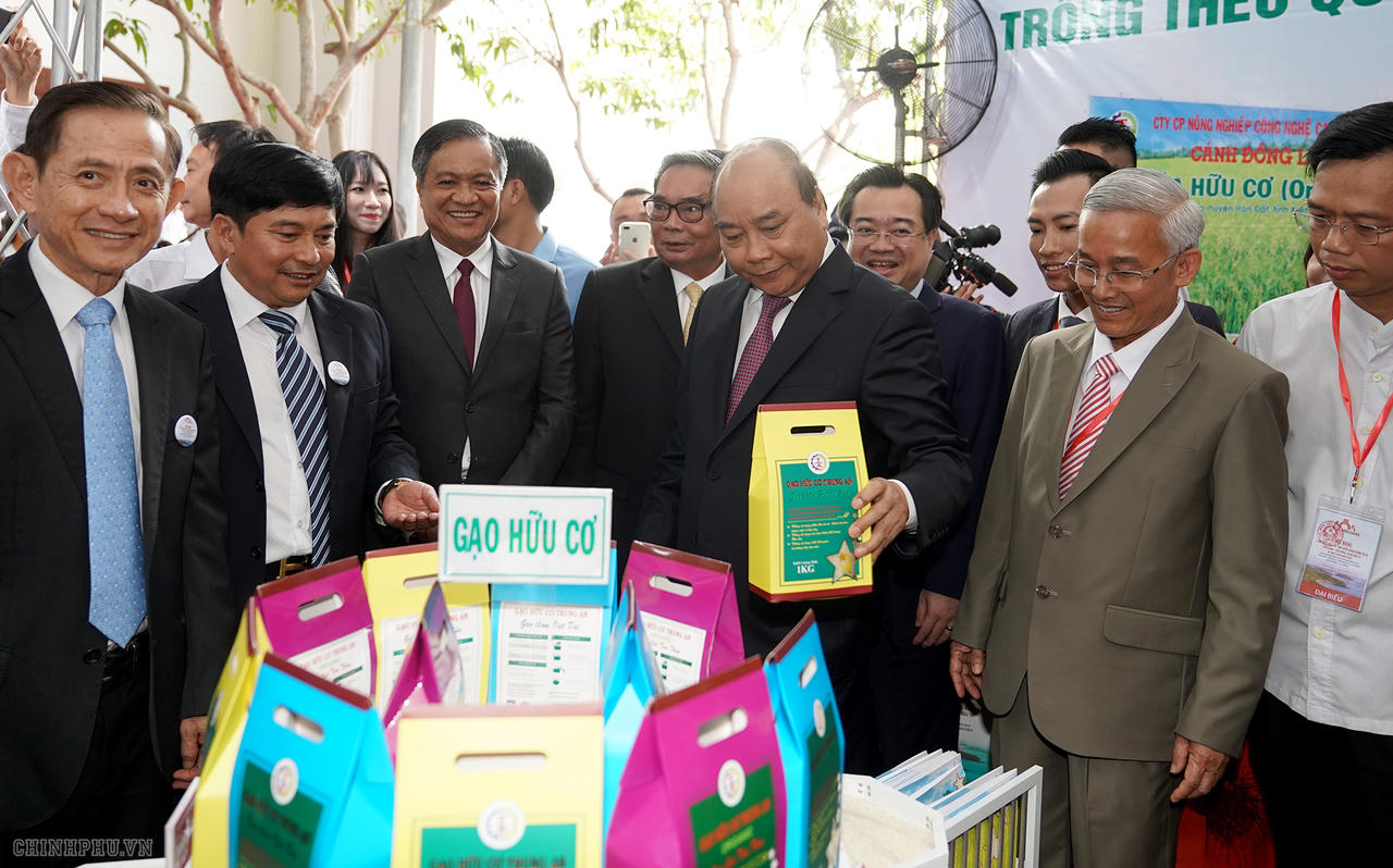 Thủ tướng: cần có tầm nhìn để Phú Quốc trở thành trung tâm du lịch nghỉ dưỡng đẳng cấp quốc tế.