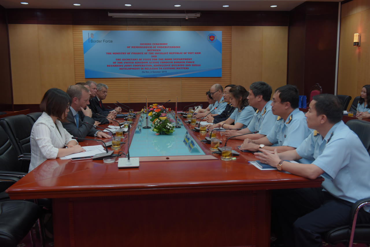 Hải quan Việt Nam ký Biên bản ghi nhớ về hợp tác với Cơ quan bảo vệ Biên giới Vương quốc Anh