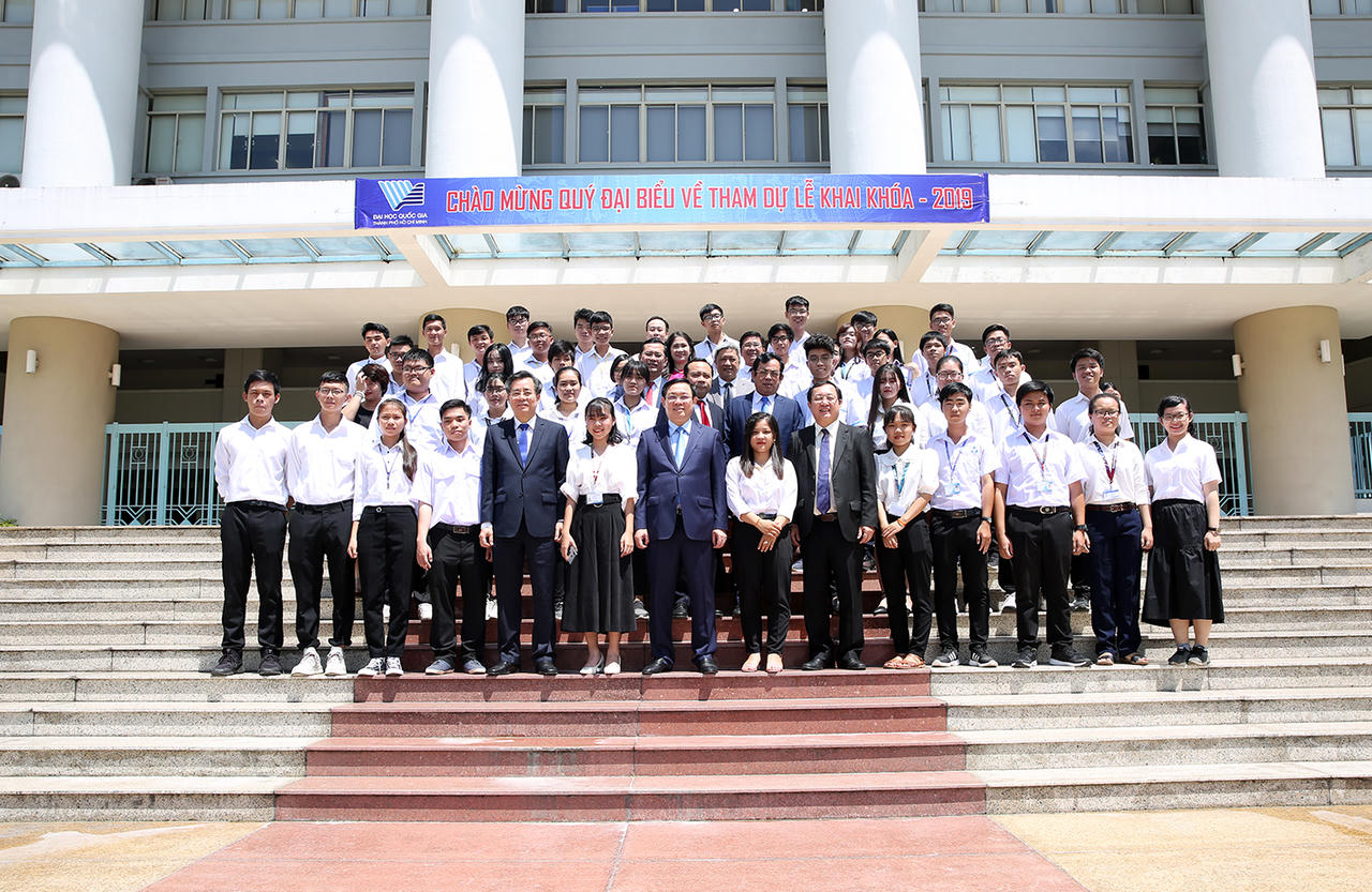 Phó Thủ tướng Vương Đình Huệ làm việc tại Đại học Quốc gia TPHCM