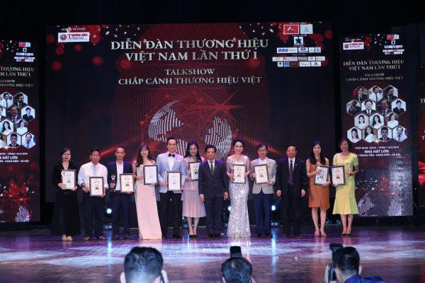 TNS Holdings được vinh danh “Top 10 thương hiệu Việt Nam uy tín – chất lượng”
