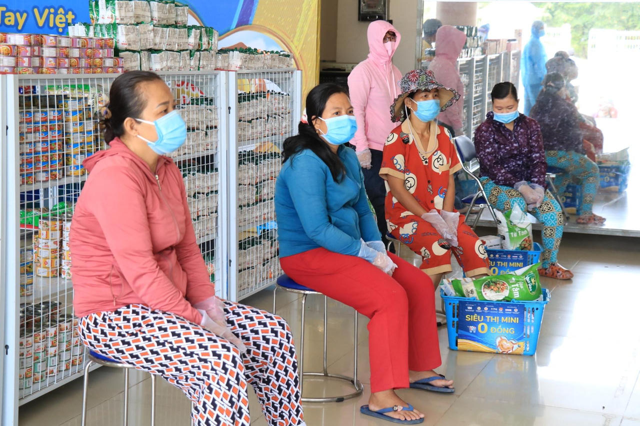 Người Sài Gòn đi Siêu thị 0 đồng: ‘Mua nhanh, xách về không nổi’