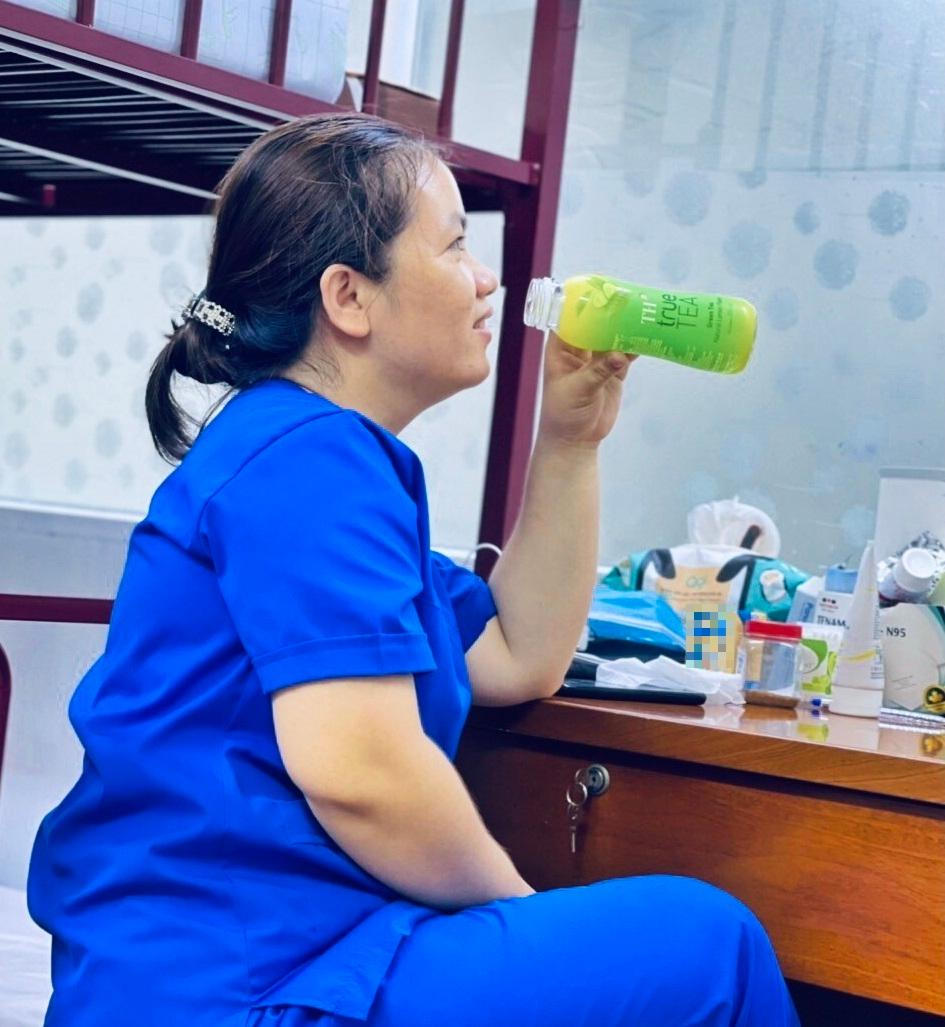 Những chuyến xe ‘chở yêu thương’ tiếp sức y bác sĩ tuyến đầu chống dịch COVID-19