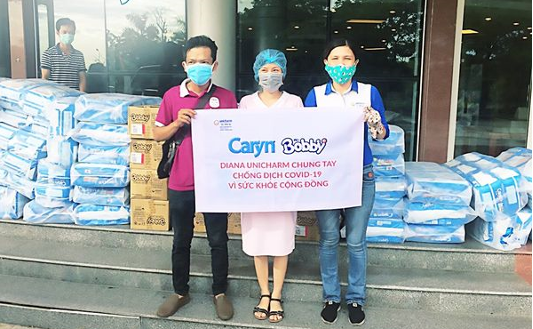 Diana Unicharm sát cánh cùng đội ngũ y tế tuyến đầu chăm sóc bệnh nhân 