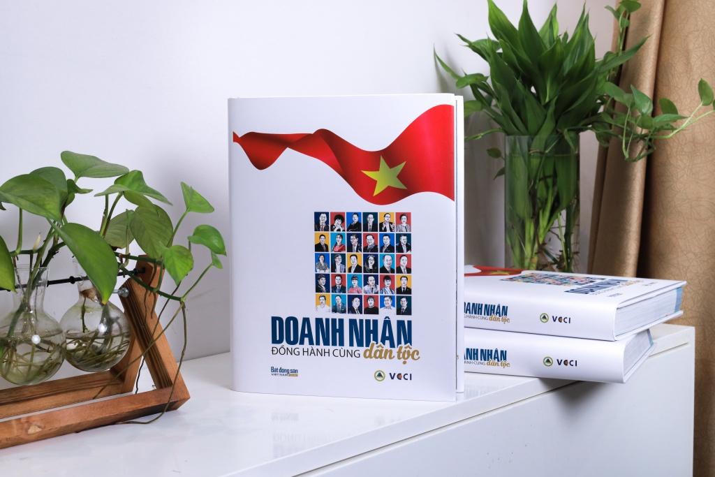 Tọa đàm về trách nhiệm doanh nhân và ra mắt ấn phẩm 'Doanh nhân đồng hành cùng Dân tộc'