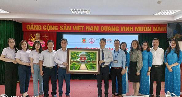 Tạp chí Dân chủ và Pháp luật và Học viện Phụ nữ Việt Nam ký thoả thuận hợp tác