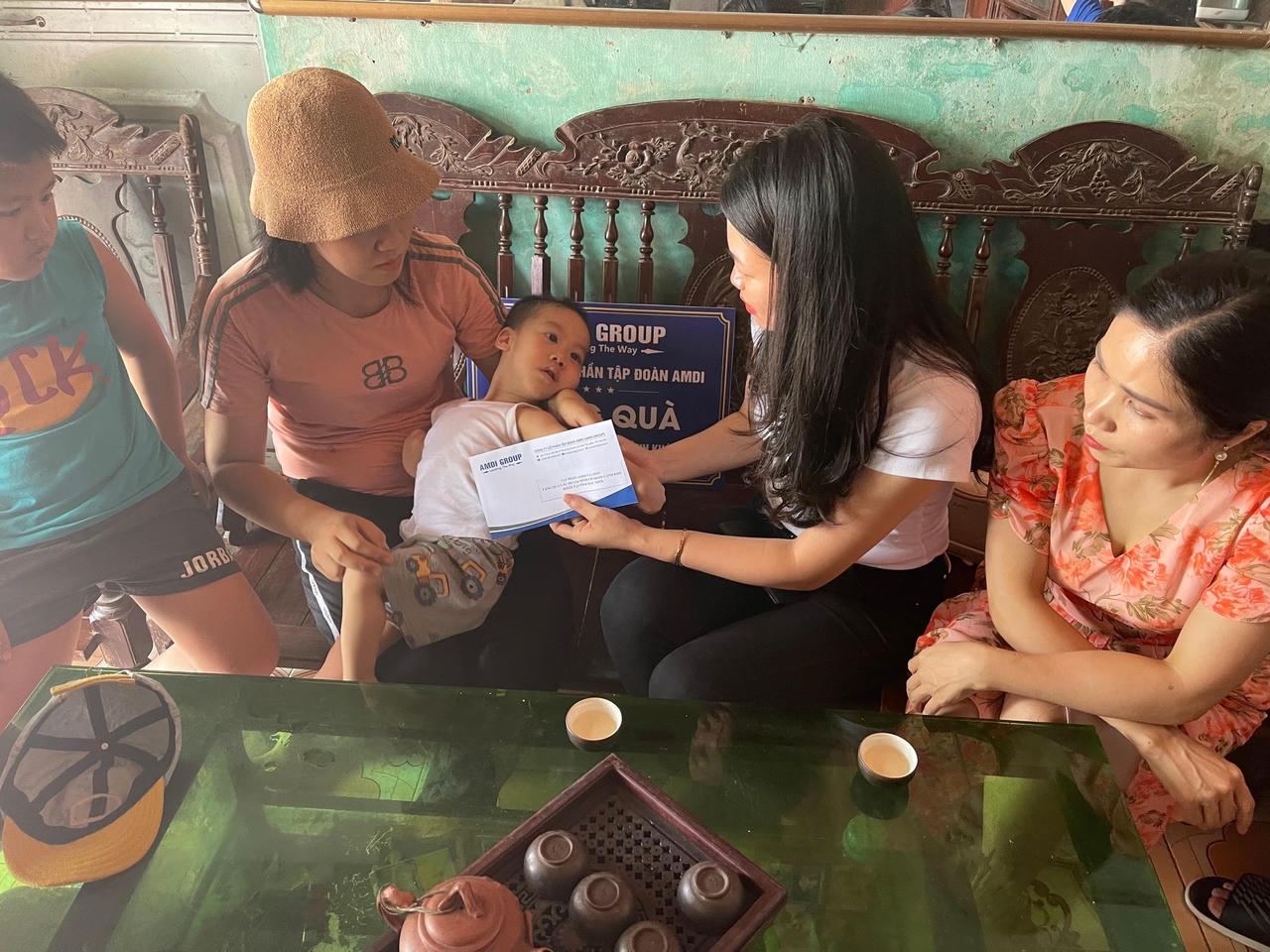 AMDI GROUP tặng quà các gia đình có hoàn cảnh khó khăn tại Bắc Ninh