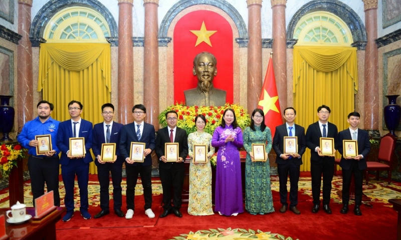 Từ cậu bé chăn bò đến Tiến sĩ Quả Cầu Vàng 2022