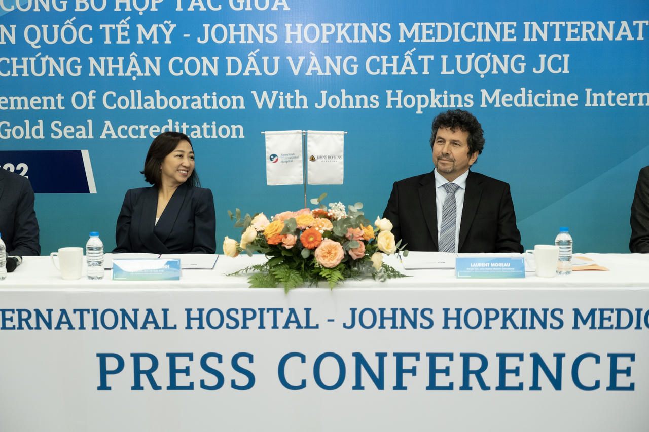 Bệnh viện Quốc tế Mỹ (AIH) tiếp tục kí kết hợp tác lâu dài với Johns Hopkins Medicine International