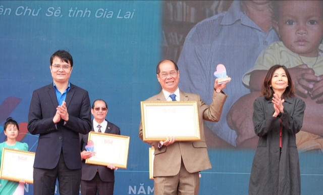 Người cha của 131 đứa trẻ mồ côi