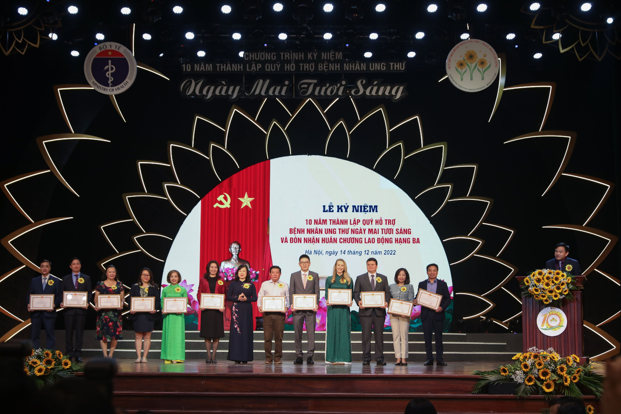 Roche Pharma Việt Nam được vinh danh vì đóng góp tích cực vào hoạt động xây dựng Quỹ hỗ trợ bệnh nhân ung thư 