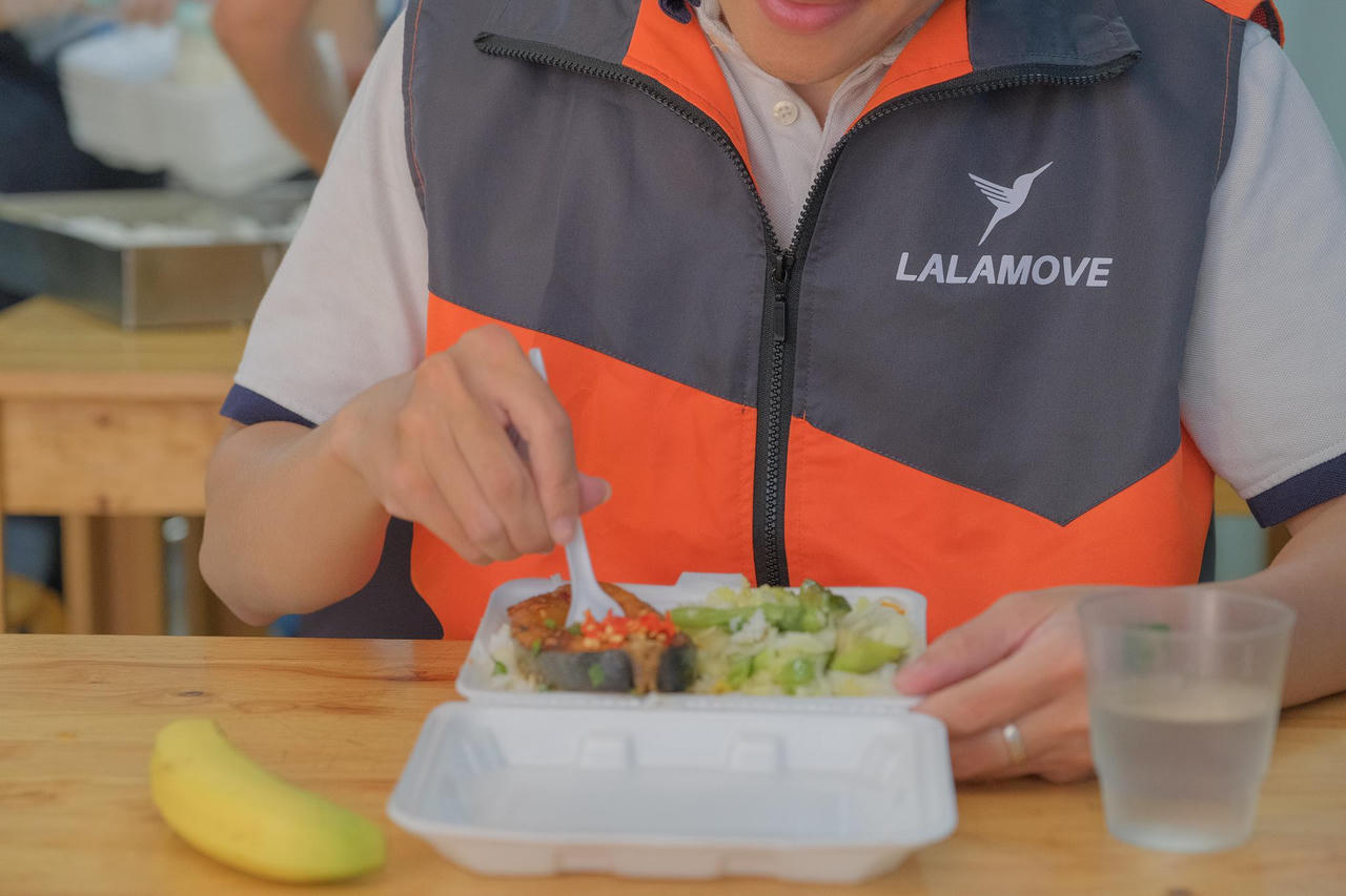 Mang 'Quán cơm Yên vui & Nụ cười' đến hàng nghìn người khó khăn và đối tác tài xế