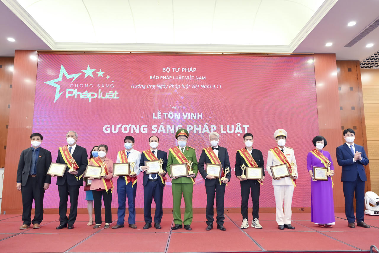 Tiếp tục Chương trình bình chọn, tôn vinh “Gương sáng Pháp luật” năm 2023