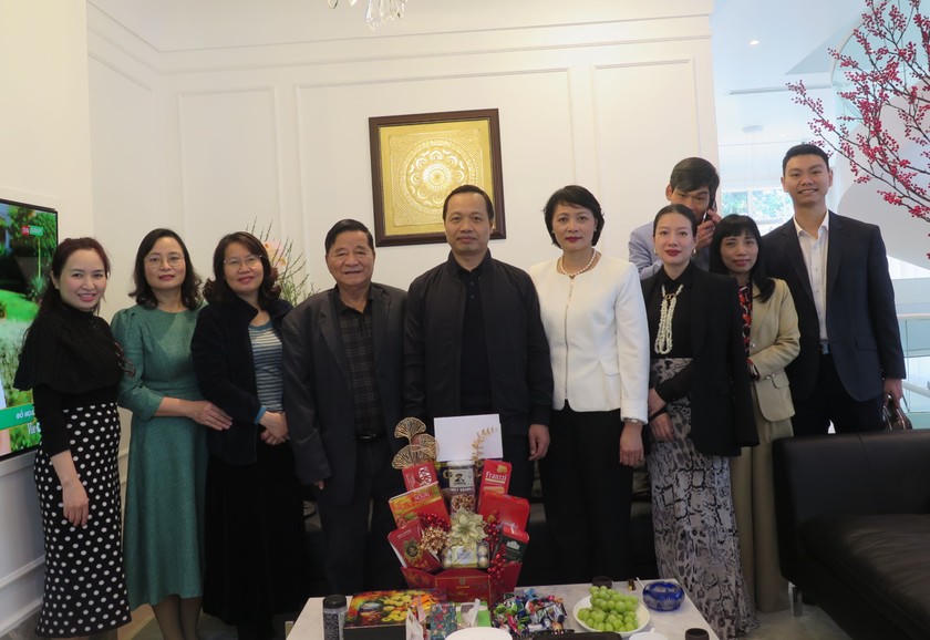 Lãnh đạo Bộ Tư pháp thăm, chúc Tết gia đình các đồng chí nguyên lãnh đạo Bộ