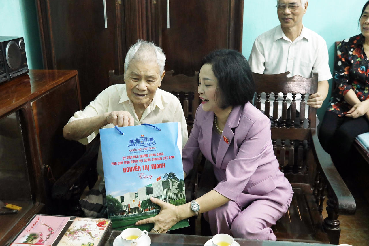 Phó Chủ tịch Quốc hội Nguyễn Thị Thanh: "Cần đặc biệt quan tâm, giúp đỡ các thế hệ tiếp theo của gia đình chính sách, người có công"