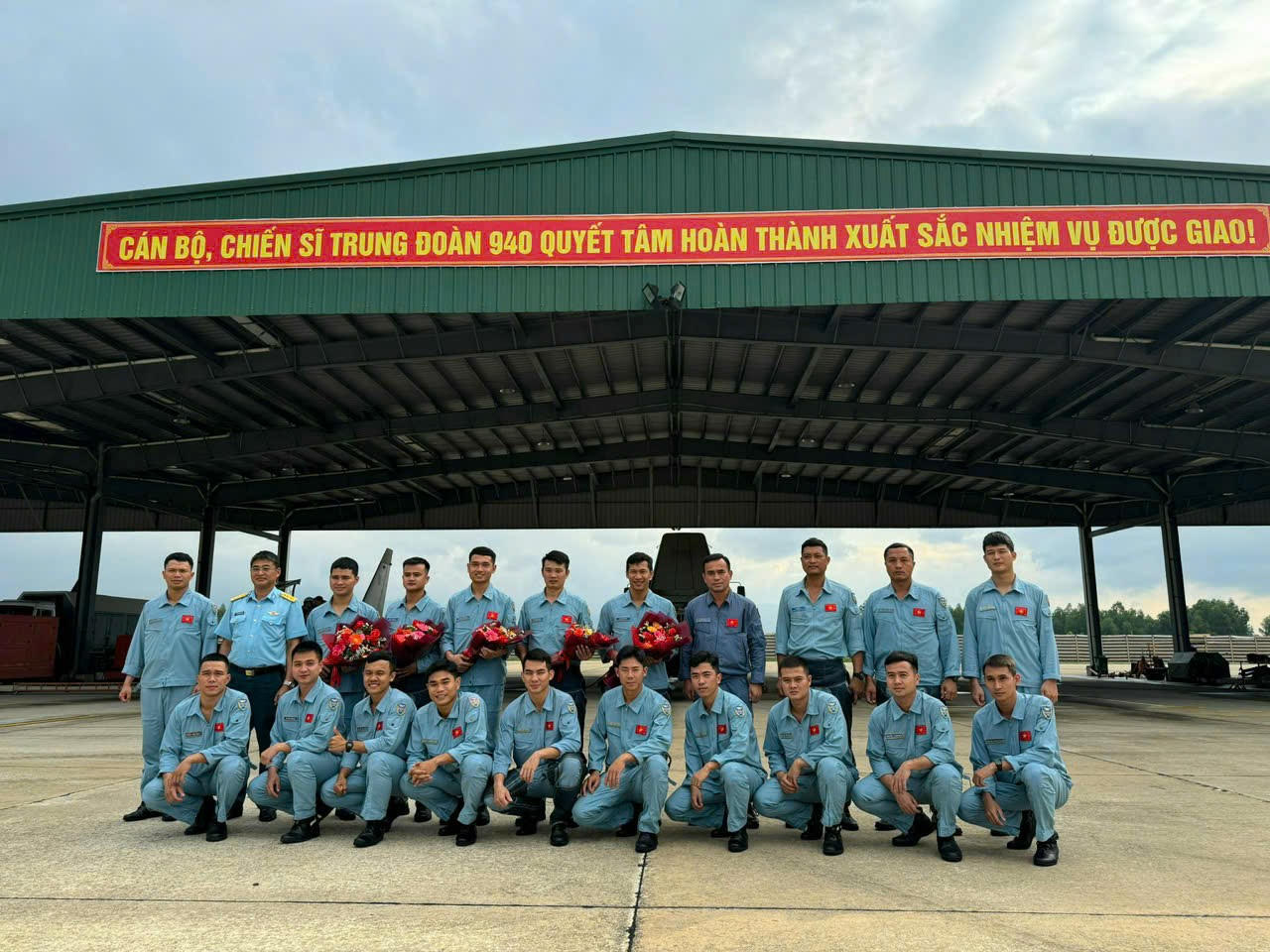 5 phi công của Trung đoàn 937 tự tin điều khiển máy bay Yak-130 giữa trời Bình Định