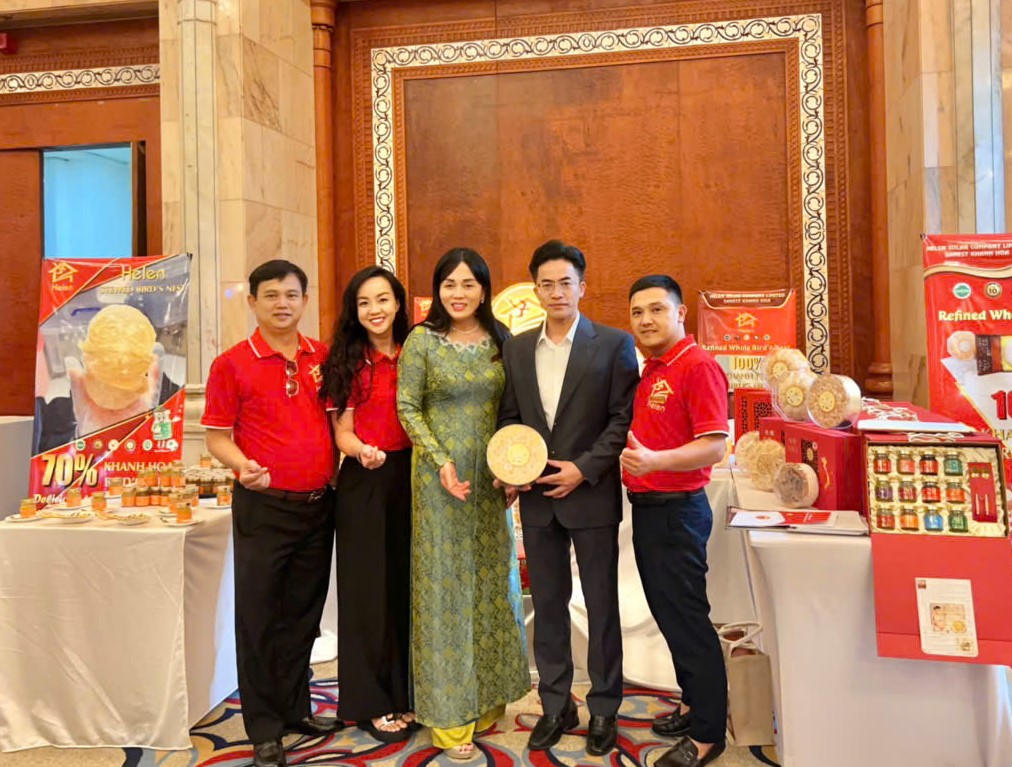 Yến Helen của Việt Nam gây ấn tượng mạnh tại UAE