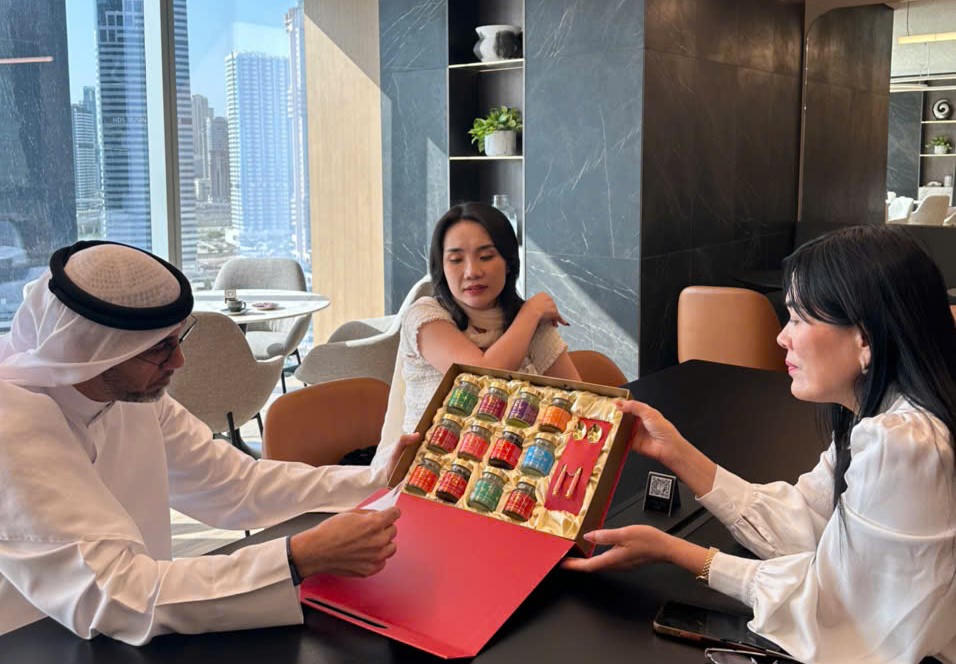 Yến Helen của Việt Nam gây ấn tượng mạnh tại UAE