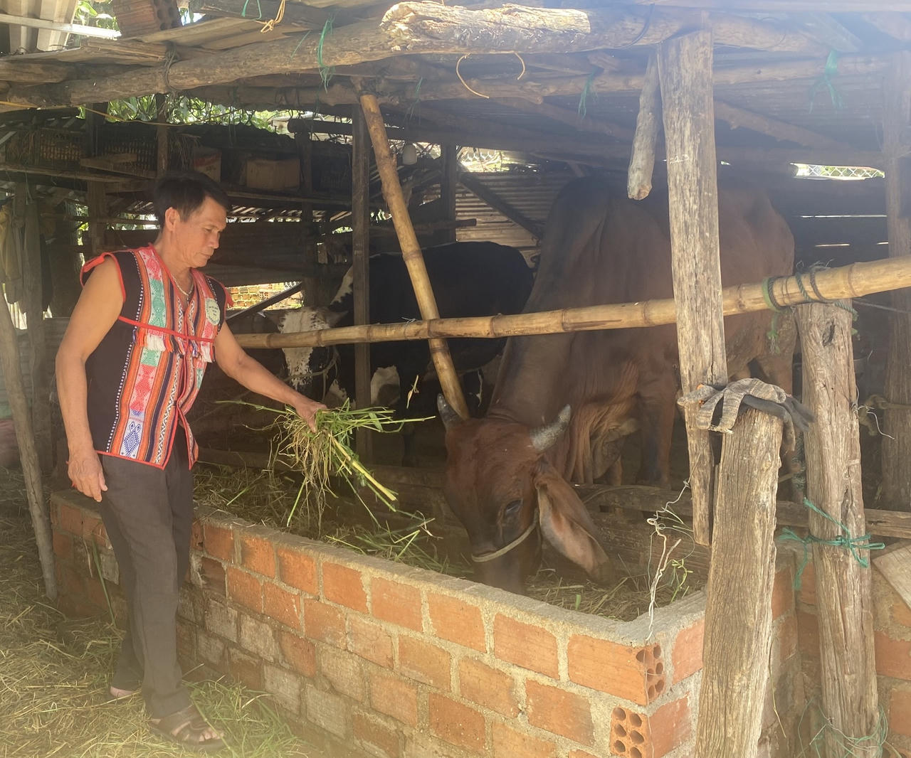 A Bát: Tổ trưởng Tổ an ninh cơ sở mẫn cán của buôn làng Ba Na