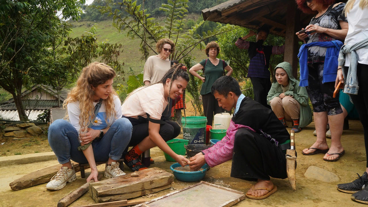 Tráng A Chu: Chàng trai người Mông đam mê làm du lịch, giúp bà con thoát nghèo