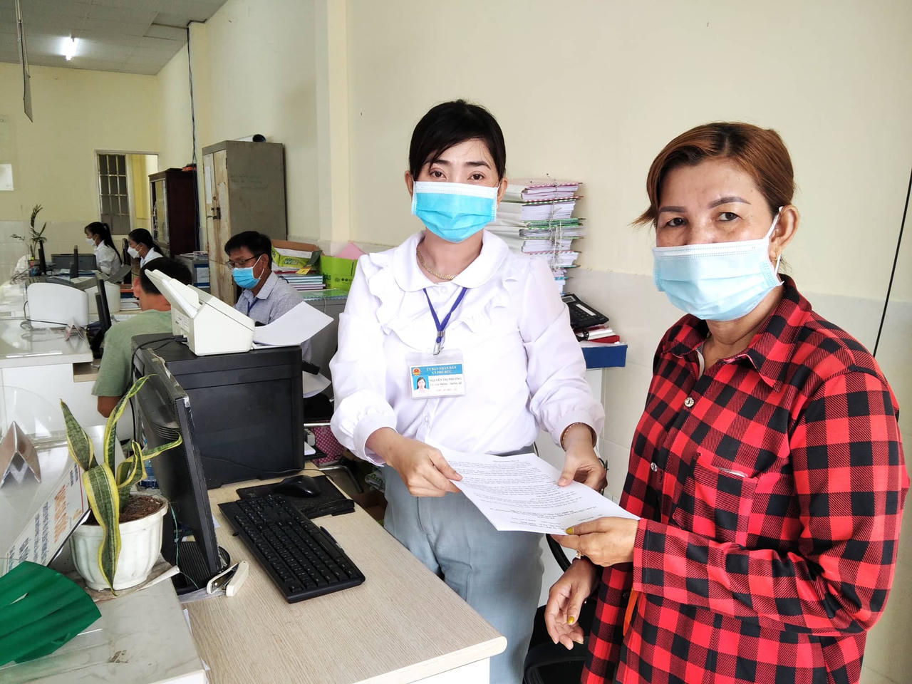 Chị Nguyễn Thị Phường – Nữ công chức “một cửa” nhiệt tình, nhiều sáng kiến 